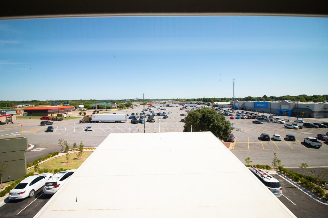 Hotel Pryor Pryor Creek Exterior photo